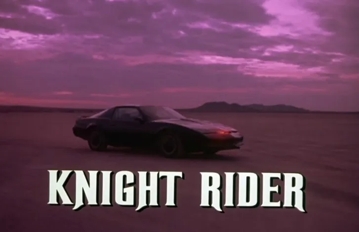 Knight Rider kolikkopeli, auto violetilla taustalla