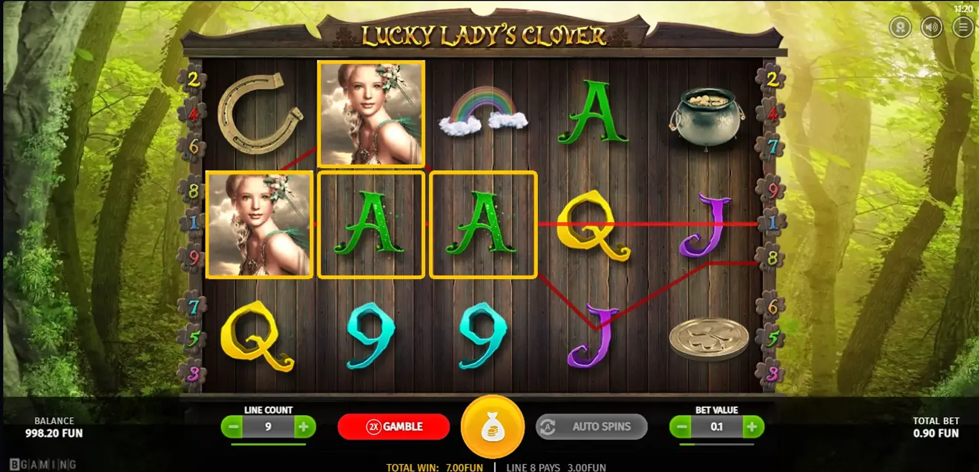 Juego base en la slot Lucky Lady's Clover
