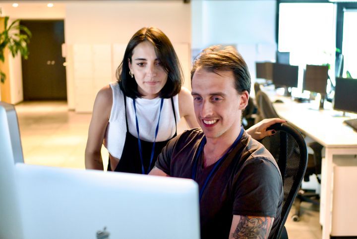 請和我們保持聯絡 請和我們保持聯絡